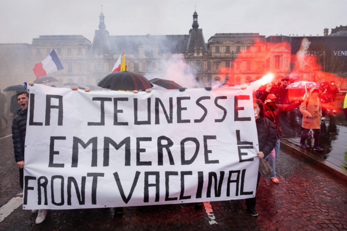 Hơn 100.000 người Pháp xuống đường biểu tình chống “thẻ vaccine” 